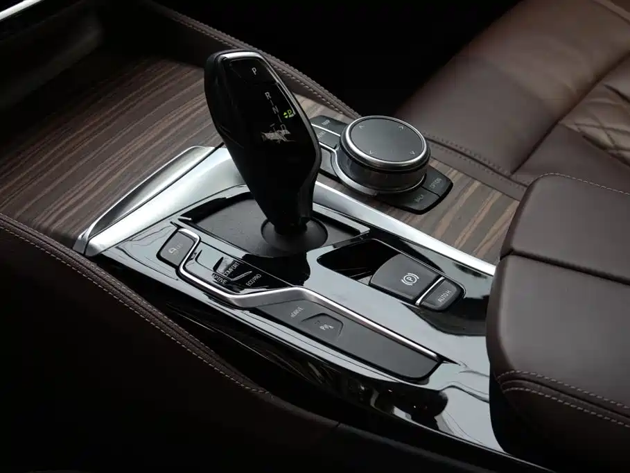 BMW 5 Series New Energy 2019 Model 530Le Luxury Package купить на сайте DeffCars
