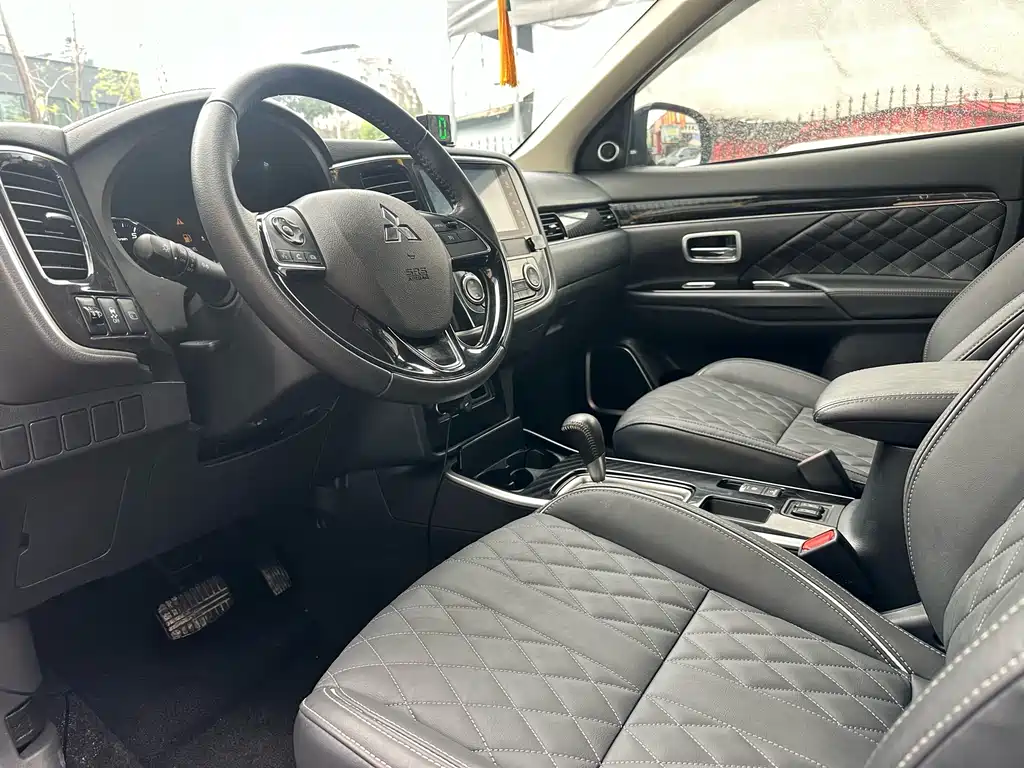 Outlander 2021 facelift 2.0L 2WD Enjoy Edition 7 seats купить на сайте DeffCars