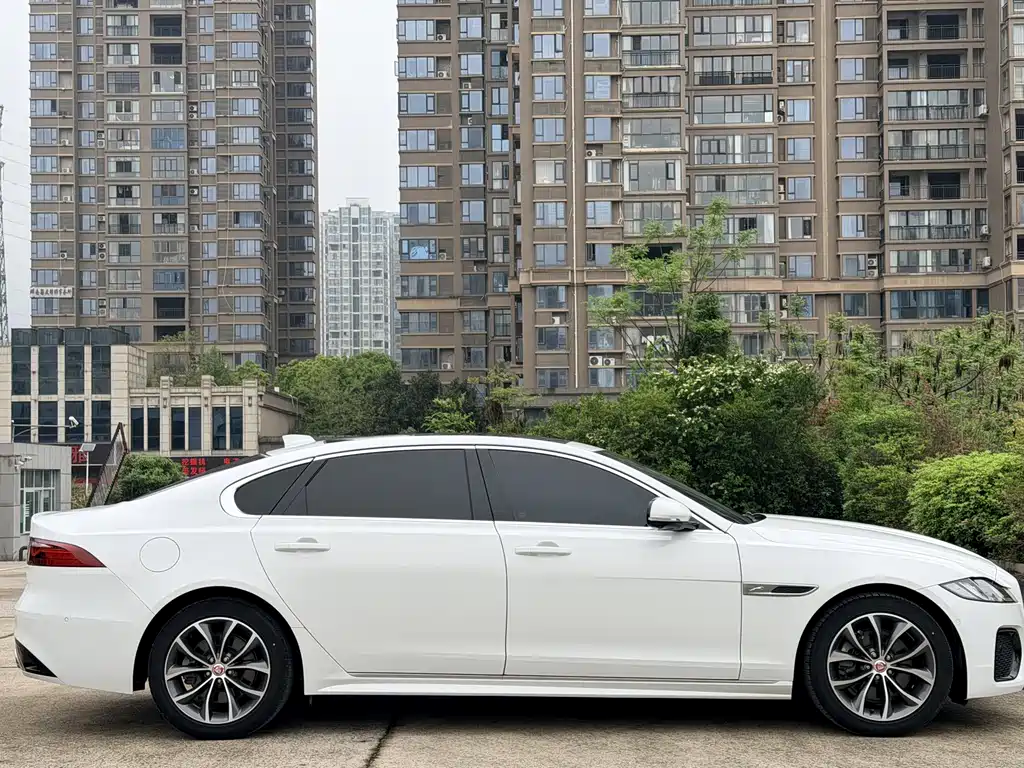 Jaguar XFL 2022 XFL 2.0T P250 two-wheel drive elite sports version купить на сайте DeffCars