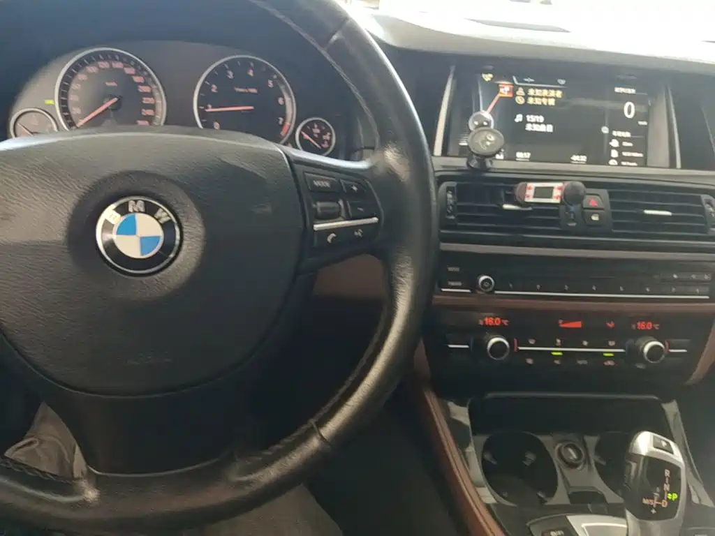 BMW 5 Series 2014 520Li Classic купить на сайте DeffCars