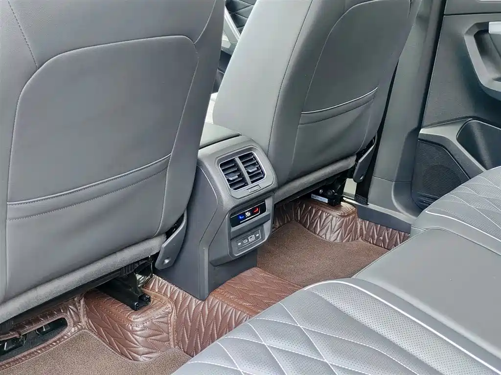 Tiguan L 2023 330TSI automatic two-wheel drive R-Line version купить на сайте DeffCars