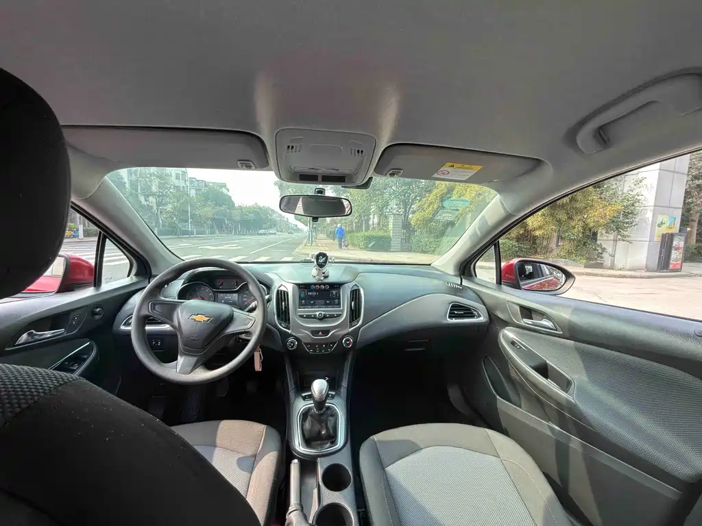 Cruze 2017 1.5L Hatchback Manual Pioneer Edition купить на сайте DeffCars