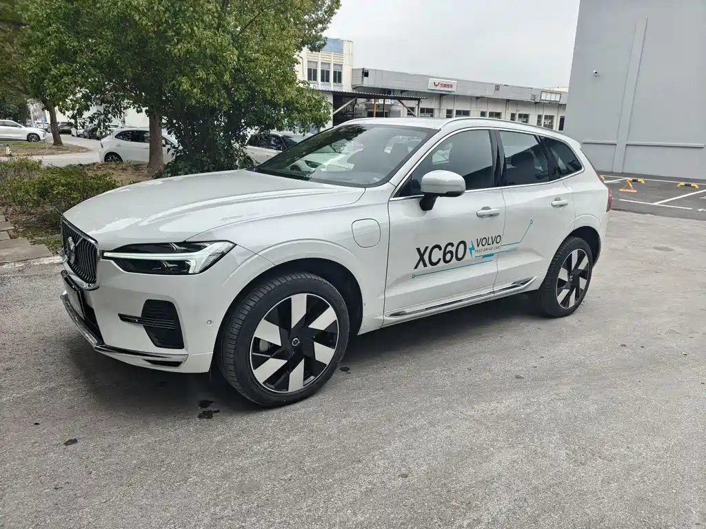 Volvo XC60 plug-in hybrid 2024 T8 plug-in hybrid long-range four-wheel drive Zhiya luxury version купить на сайте DeffCars