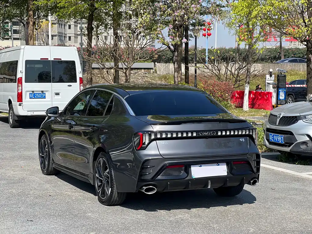 Lynk & Co 03 2023 2.0TD DCT Pro купить на сайте DeffCars
