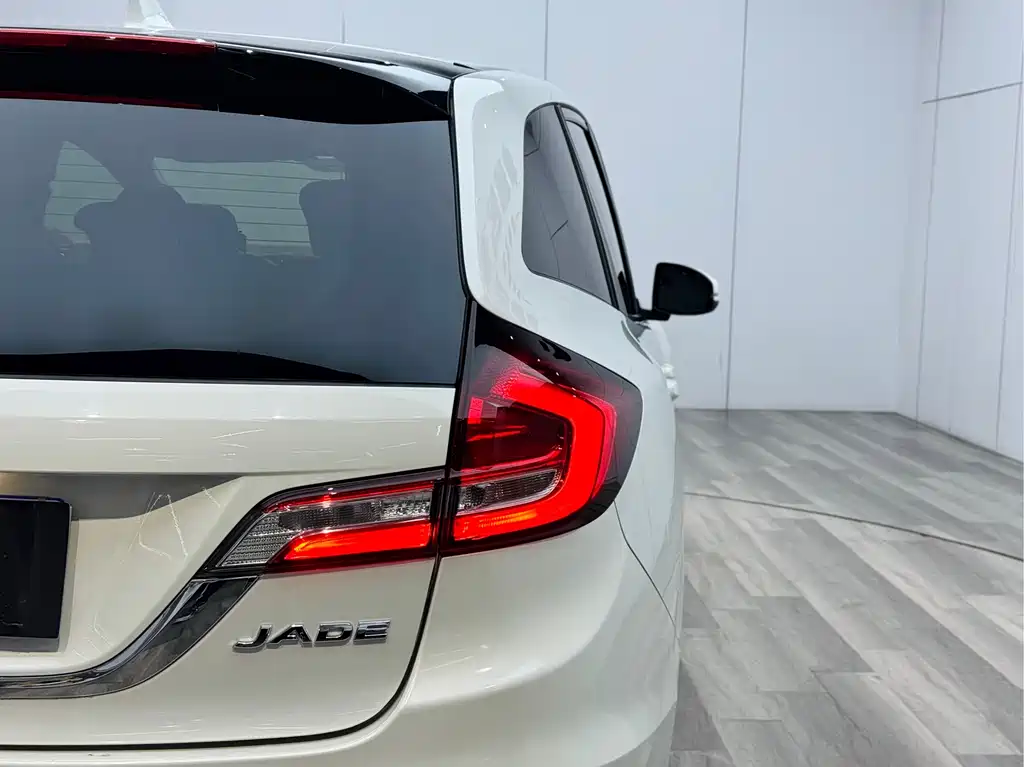 Jade 2017 1.8L automatic comfort version 5 seats купить на сайте DeffCars