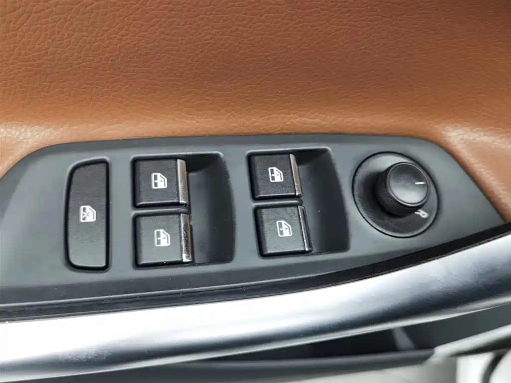 Southeast DX7 2016 1.5T Manual Triumph Edition купить на сайте DeffCars