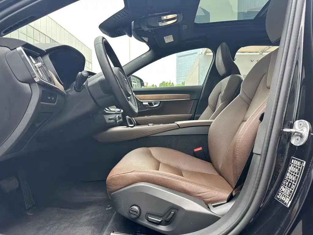 Volvo S90 plug-in hybrid 2024 plug-in hybrid four-wheel drive long range Zhiyi luxury version купить на сайте DeffCars
