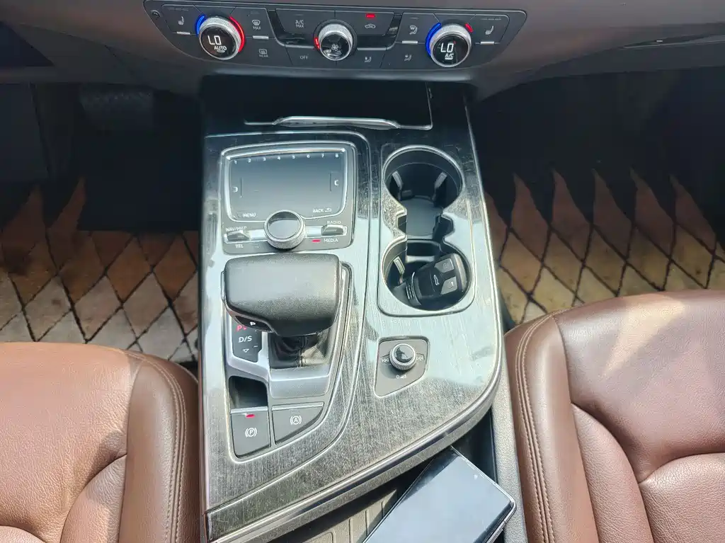 Audi Q7 2018 40 TFSI comfort type купить на сайте DeffCars