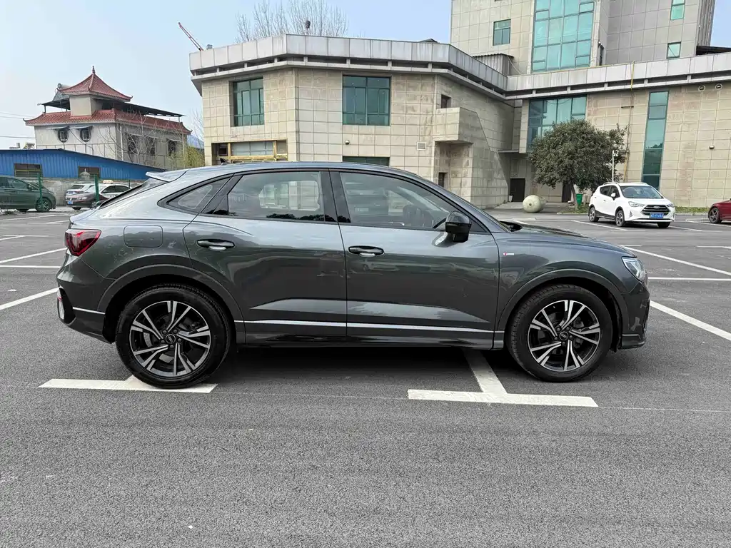 Audi Q3 Sportback 2022 40 TFSI Fashion Model купить на сайте DeffCars