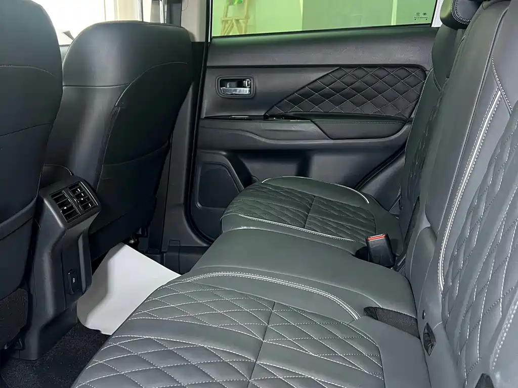 Outlander 2021 2.0L 2WD Enjoy Edition 7 seats купить на сайте DeffCars