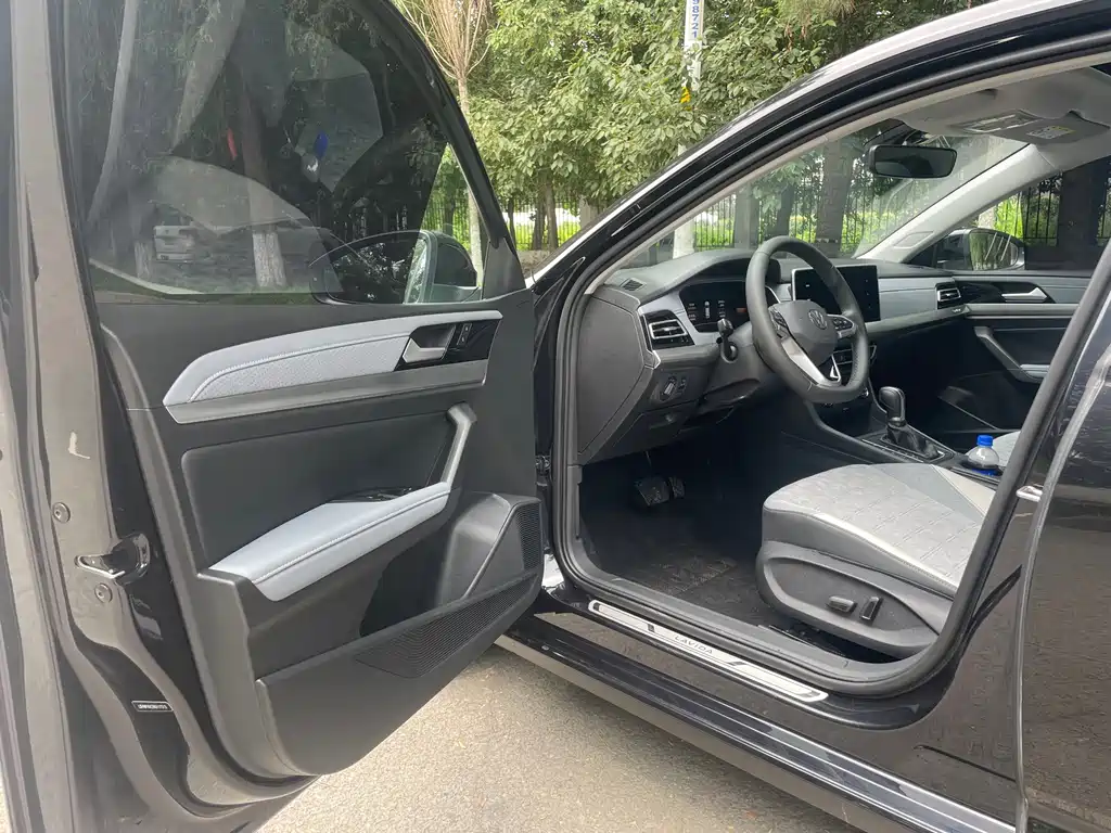 Lavida 2023 1.5L Automatic Full Version купить на сайте DeffCars