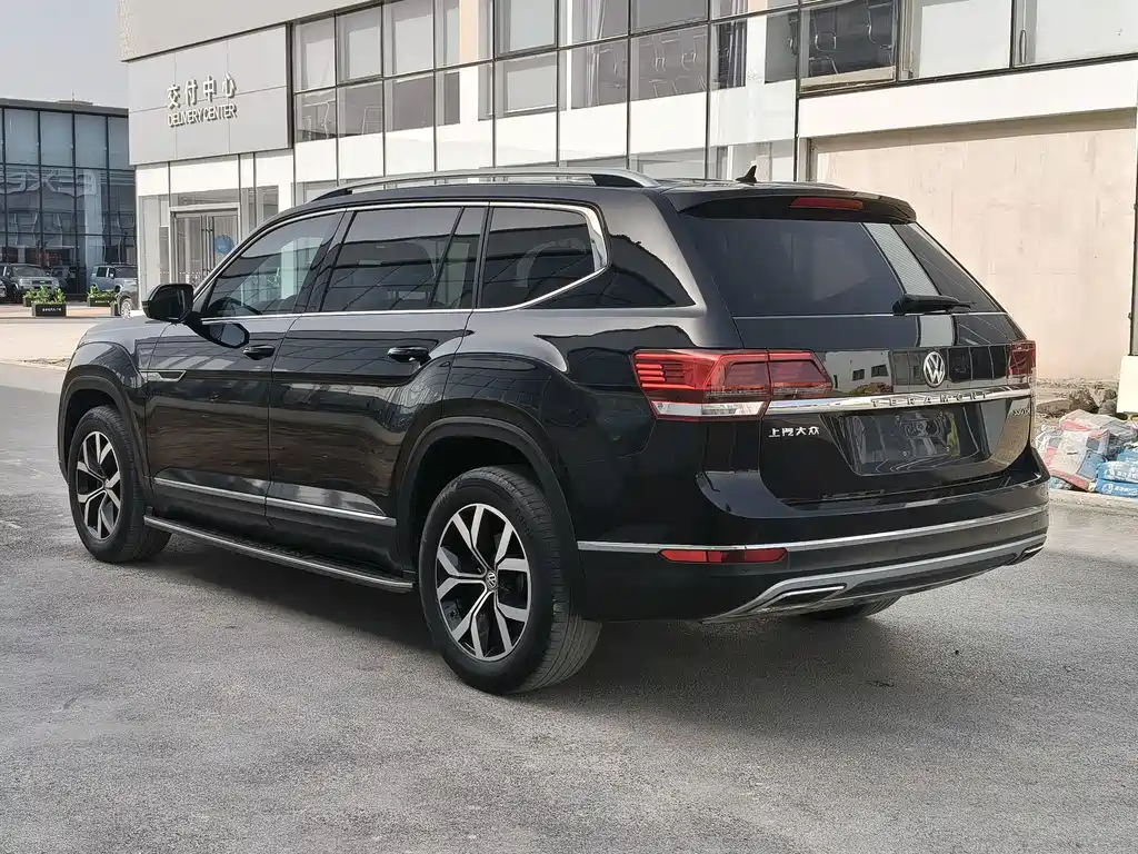 Touron 2017 330TSI two-wheel drive luxury version купить на сайте DeffCars