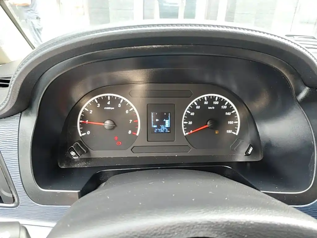 Lingzhi 2023 M5L 1.6L basic model 7 seats купить на сайте DeffCars