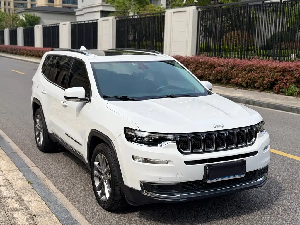 Commander 2018 2.0T four-wheel drive exclusive navigation version National V купить на сайте DeffCars