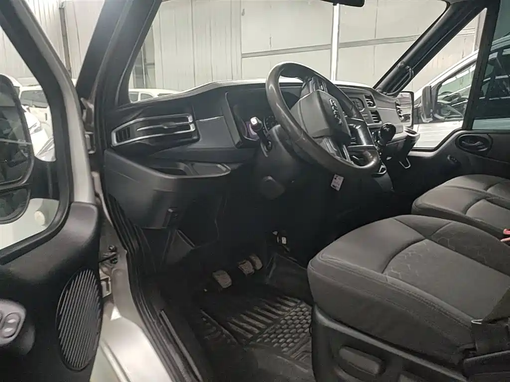 Jiangling Fushun 2022 2.0T manual multi-function passenger car short-axle low-roof 6-seater купить на сайте DeffCars