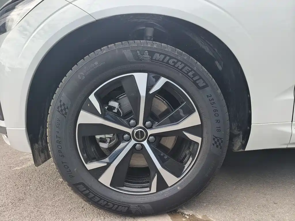 Volvo XC60 2026 B5 four-wheel drive Zhiyi Luxury Edition купить на сайте DeffCars