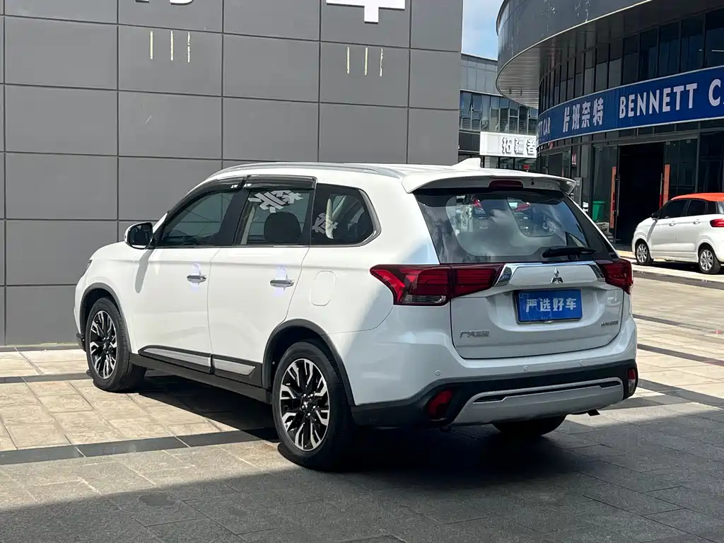 Outlander 2020 2.4L 4WD Exclusive Edition 5-seater купить на сайте DeffCars