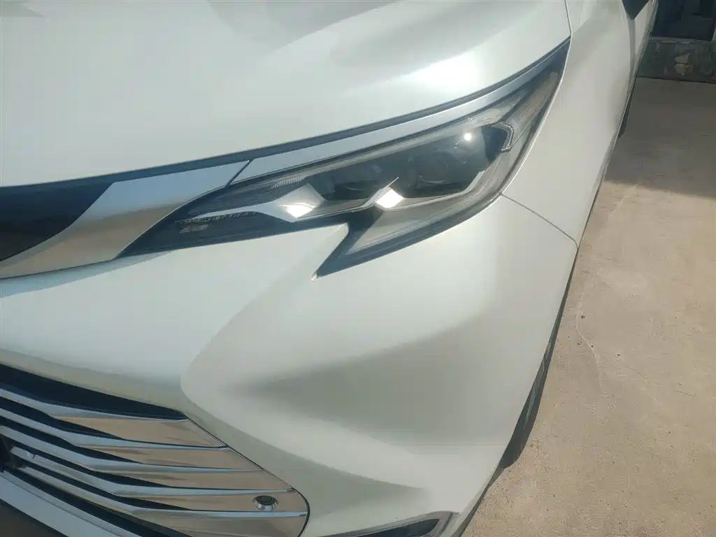 SIENNA 2023 2.5L Hybrid Platinum Edition купить на сайте DeffCars