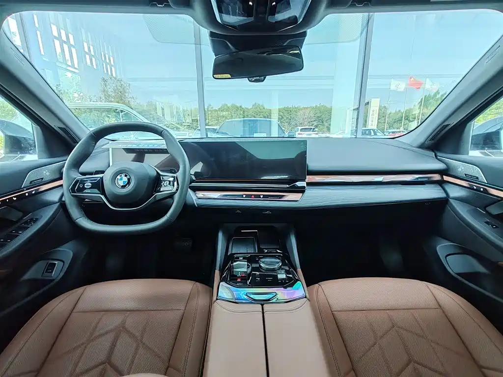 BMW 5 Series 2024 530Li Leading Luxury Package купить на сайте DeffCars
