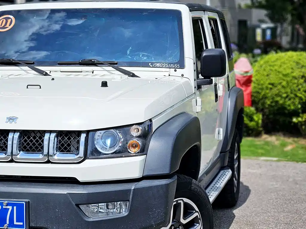 Beijing off-road BJ40 2016 40L 2.3T automatic four-wheel drive exclusive version купить на сайте DeffCars