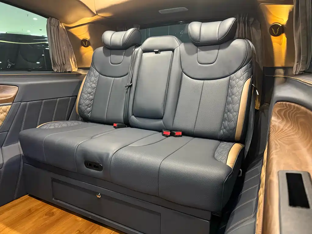Mercedes-Benz V-Class 2021 V 260 L Long Wheelbase Luxury Edition купить на сайте DeffCars