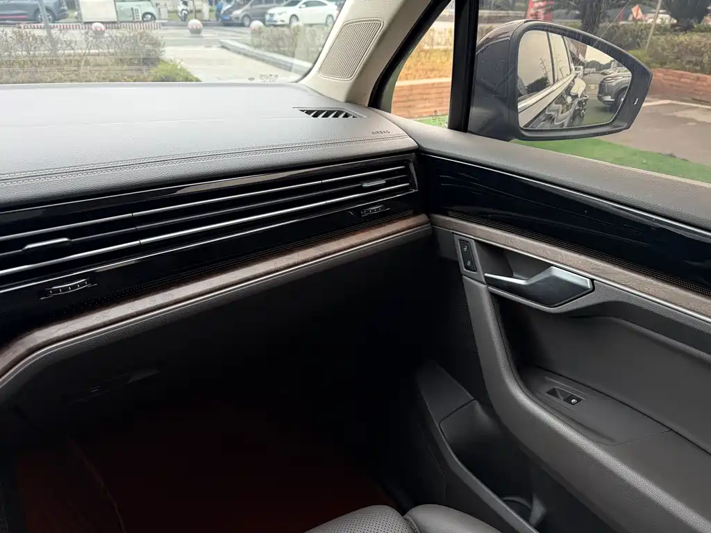 Touareg 2019 3.0TSI Ruifeng Edition National VI купить на сайте DeffCars