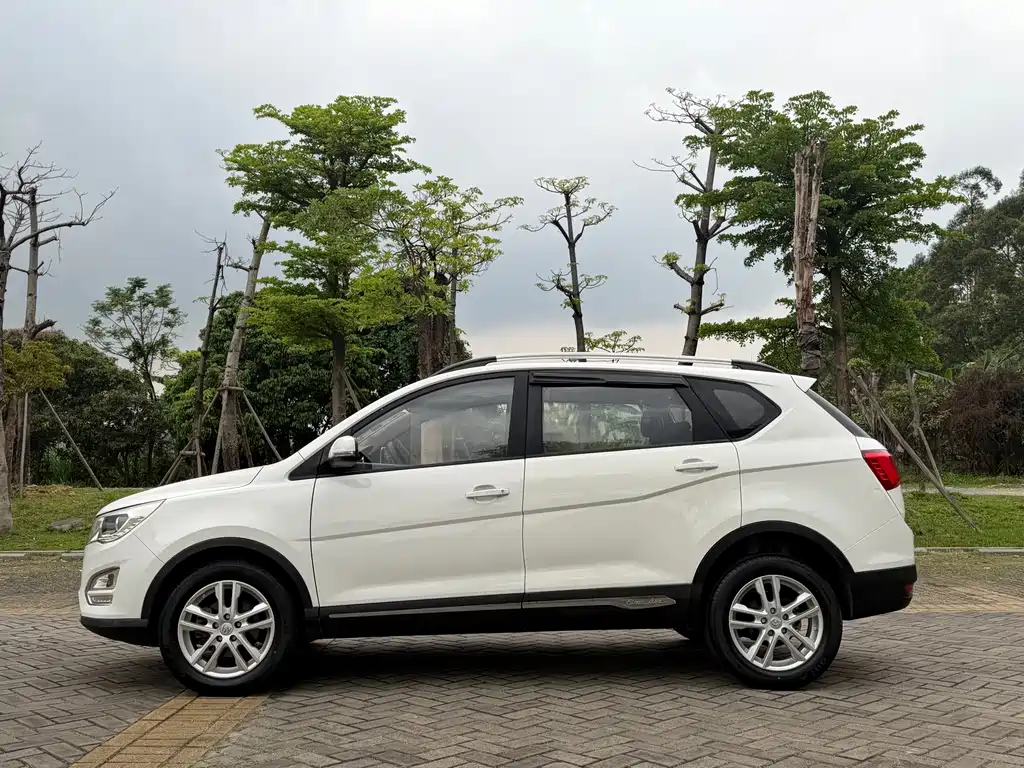 Baojun 560 2015 1.8L manual comfort type купить на сайте DeffCars