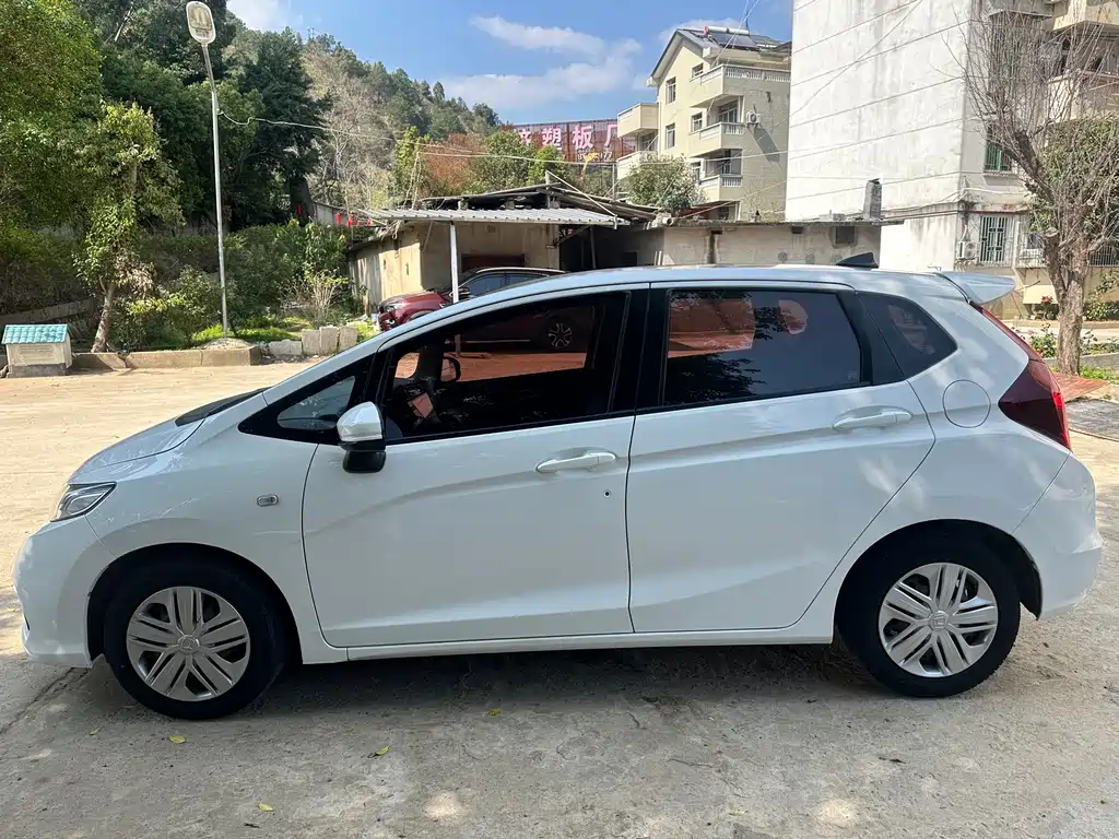 Fit 2018 1.5L CVT Comfort Edition купить на сайте DeffCars