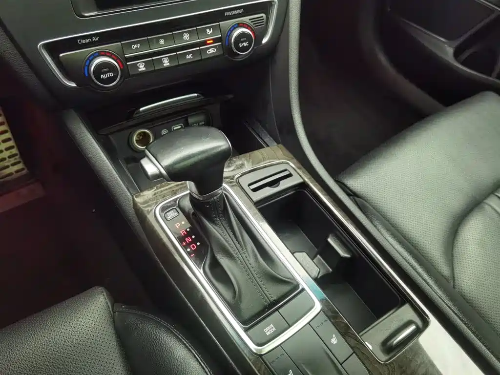 Kia K5 2016 2.0L automatic LUX купить на сайте DeffCars
