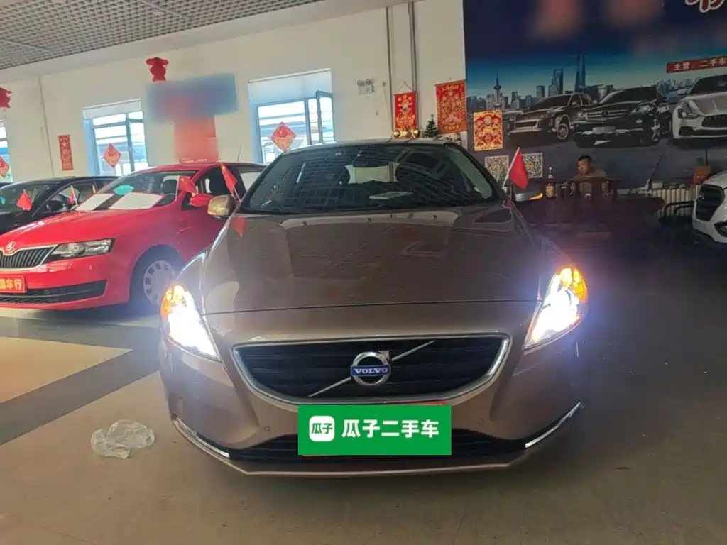 Volvo V40 2015 1.6T Zhiya Edition купить на сайте DeffCars
