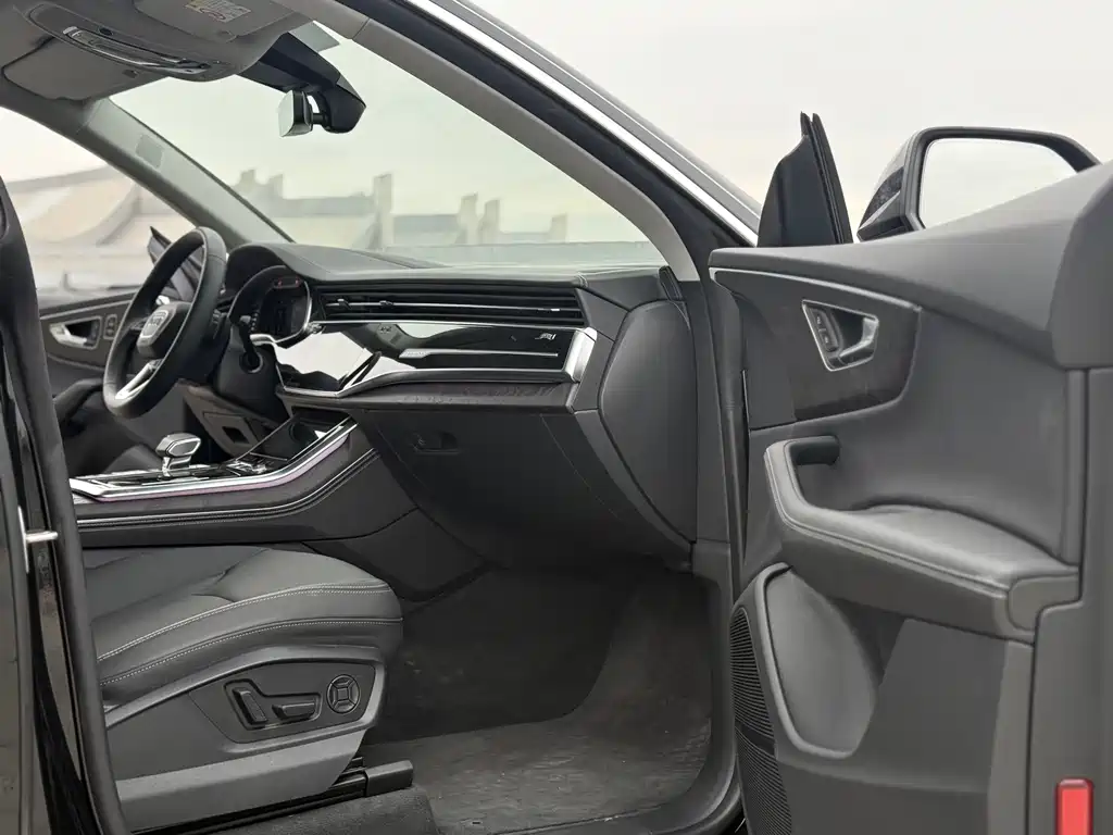 Audi Q8 2024 55 TFSI luxury and dynamic model купить на сайте DeffCars