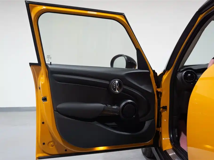 MINI 2016 1.5T COOPER five-door version купить на сайте DeffCars