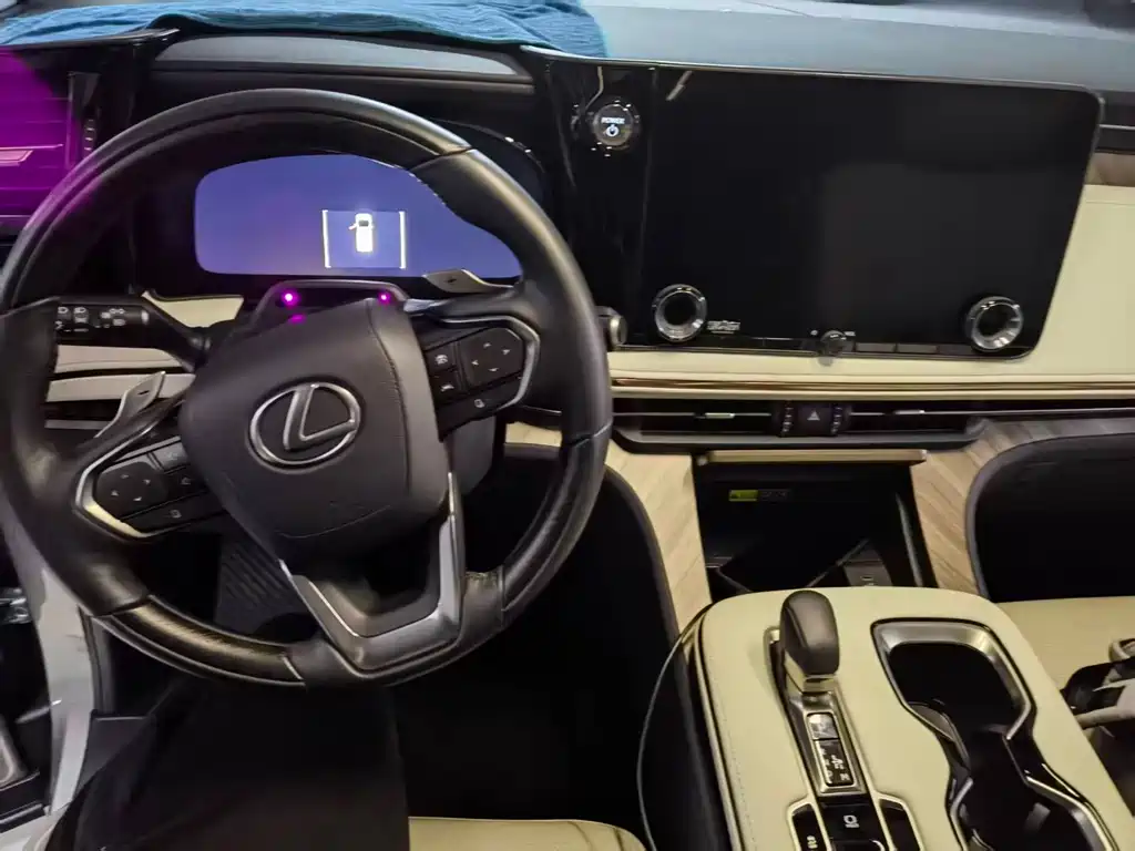 Lexus LM 2025 500h six-seater premium version купить на сайте DeffCars
