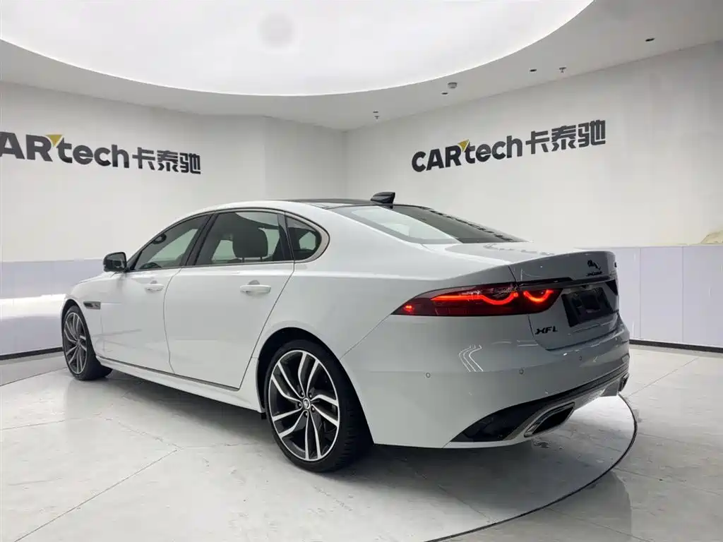 Jaguar XFL 2024 2.0T P300 four-wheel drive flagship sports gold version купить на сайте DeffCars