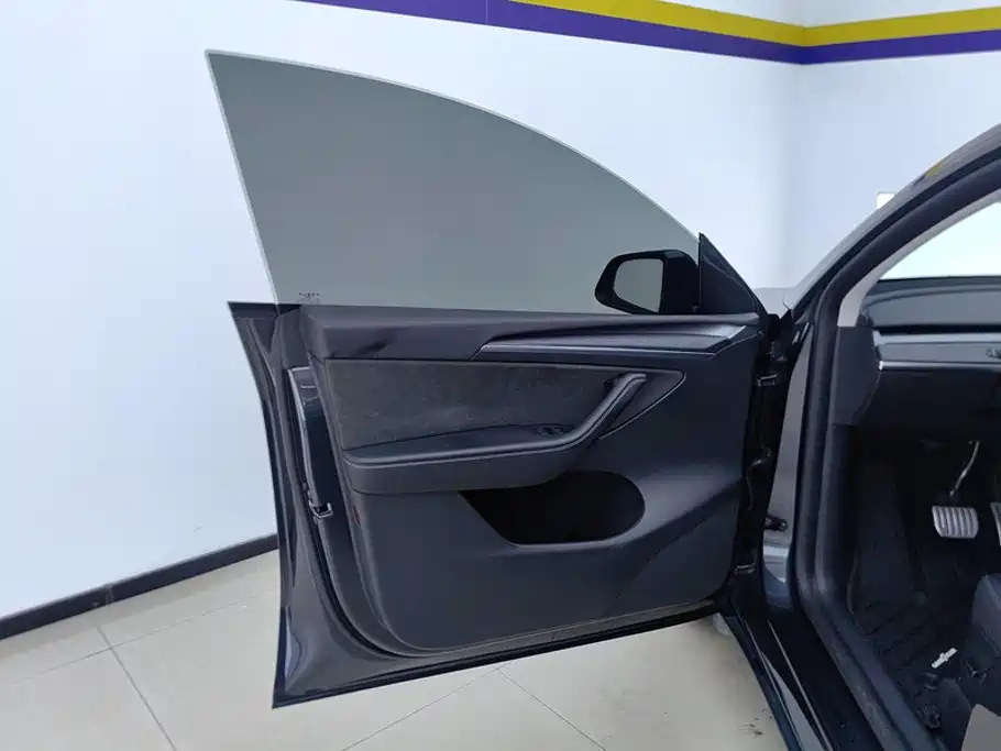 Model Y 2024 rear-wheel drive version купить на сайте DeffCars