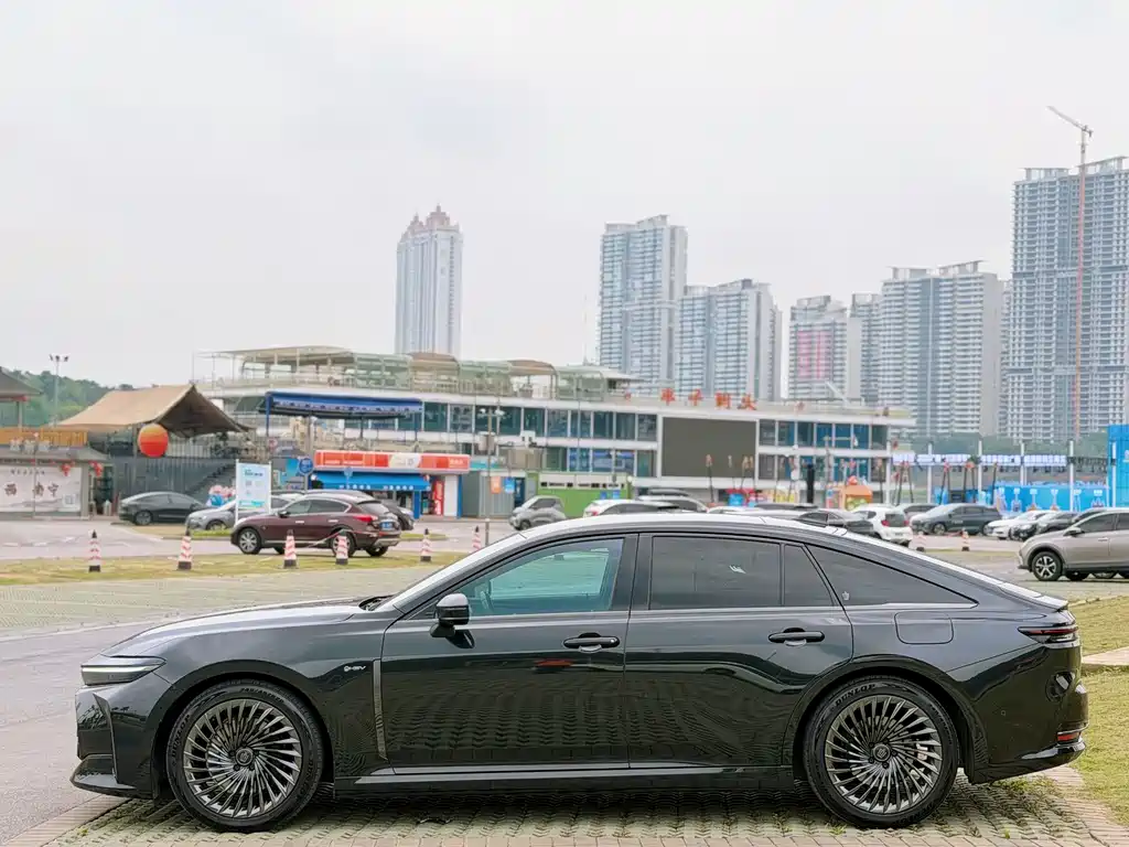 Crown Imports 2024 2.5L Supreme Edition купить на сайте DeffCars