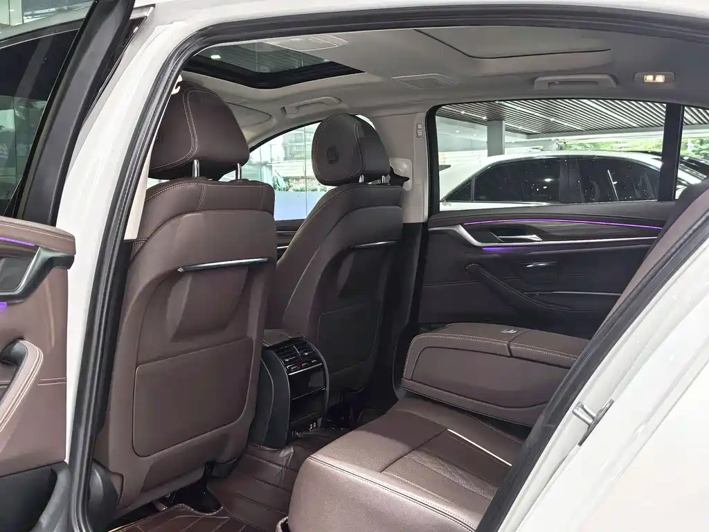 BMW 5 Series New Energy 2022 Model 535Le Luxury Package купить на сайте DeffCars