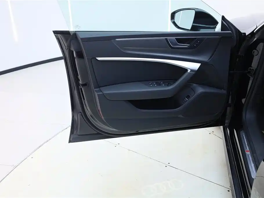 Audi A7L 2024 45TFSI S-line Dream Building Liquid Crystal Package купить на сайте DeffCars