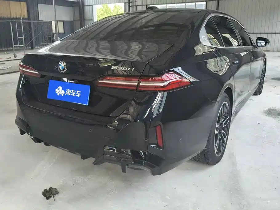 BMW 5 Series 2025 530Li Leading M Sports Package купить на сайте DeffCars