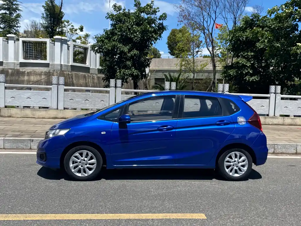 Fit 2018 1.5L CVT Comfort Skylight Edition купить на сайте DeffCars