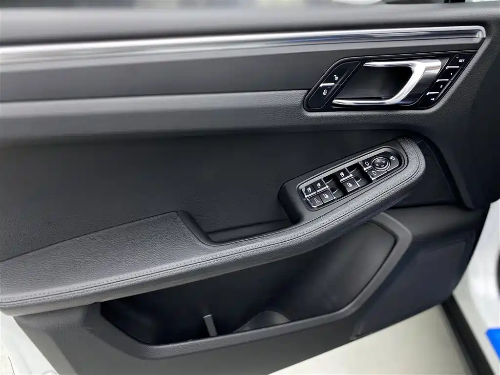 Macan 2017 Macan 2.0T купить на сайте DeffCars