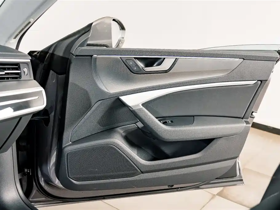 Audi A7L 2024 45TFSI S-line Dream Building Liquid Crystal Package купить на сайте DeffCars