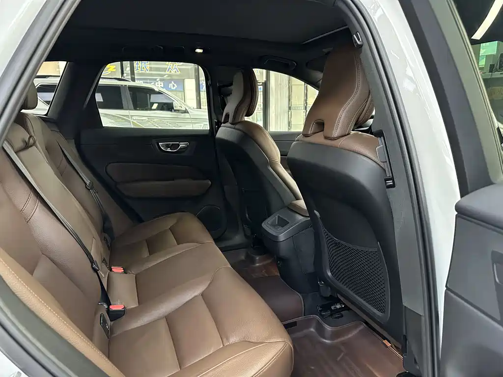 Volvo XC60 2022 B5 four-wheel drive Zhiyuan Deluxe Edition купить на сайте DeffCars