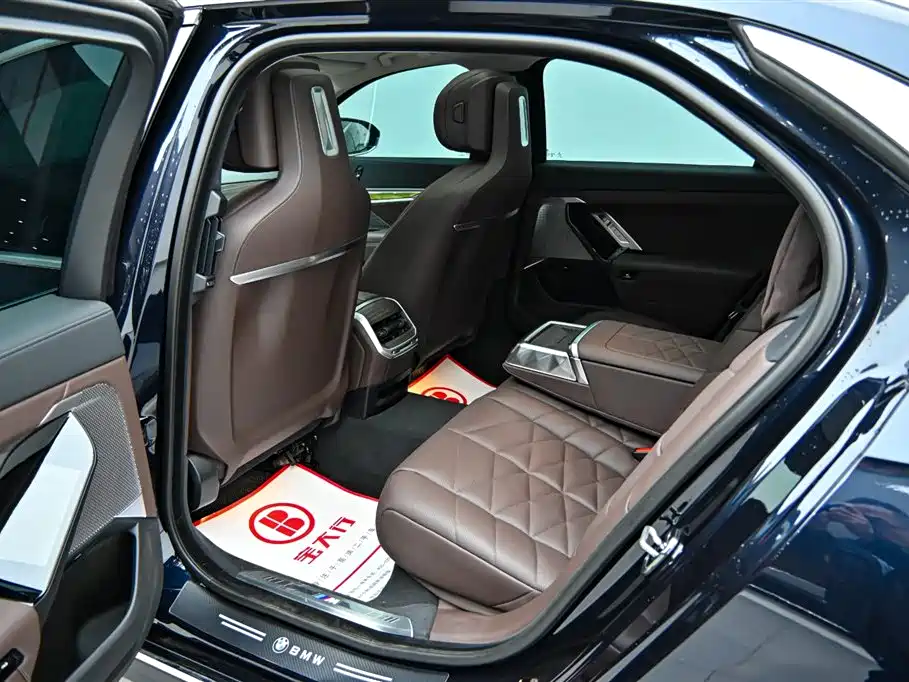BMW 7 Series 2023 735Li M Sports Package купить на сайте DeffCars