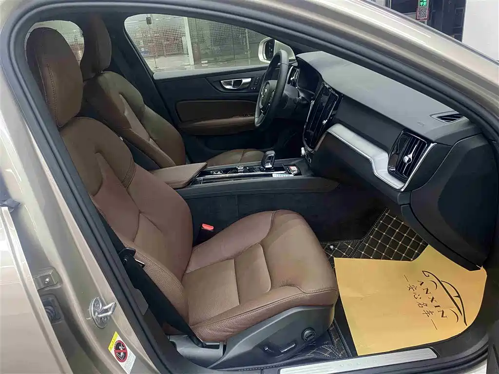 Volvo S60 2025 B4 Zhiyi Luxury Edition купить на сайте DeffCars