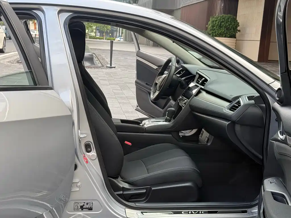 Civic 2016 220TURBO CVT Deluxe Edition купить на сайте DeffCars