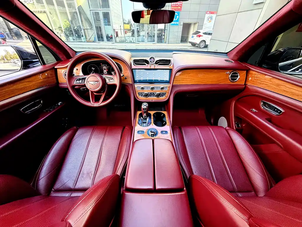 Bentayga 2021 4.0T V8 купить на сайте DeffCars