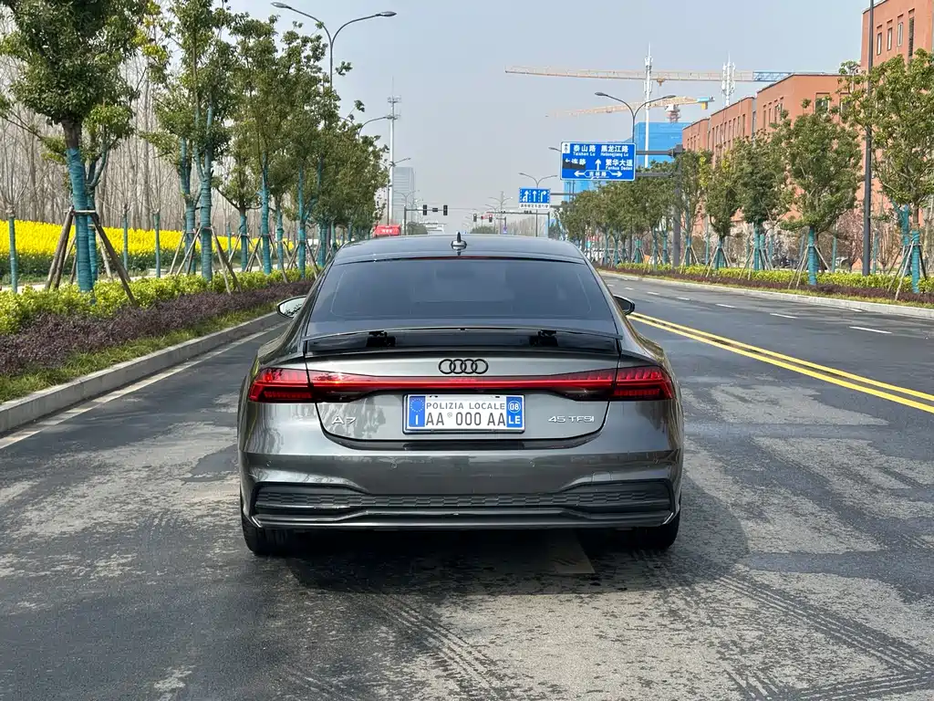 Audi A7 2023 45 TFSI Premium Selection купить на сайте DeffCars