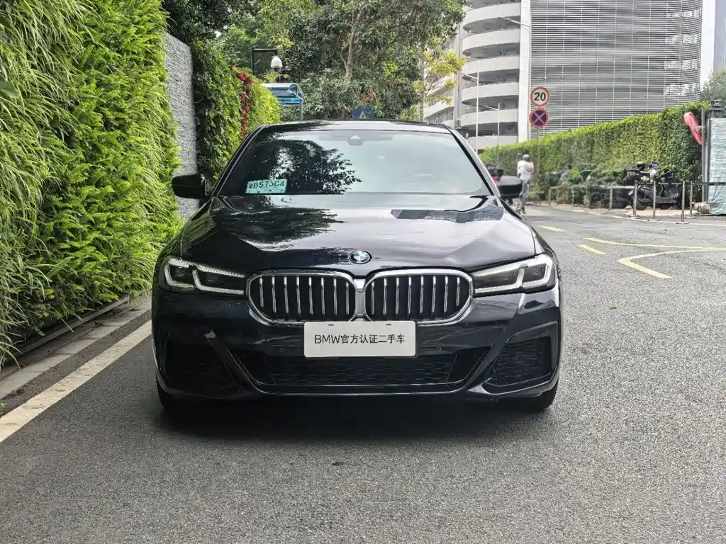 BMW 5 Series 2023 530Li Leading M Sports Package купить на сайте DeffCars