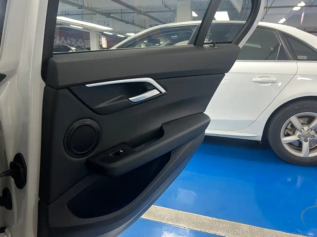 BMW 1 Series 2017 118i Sports купить на сайте DeffCars